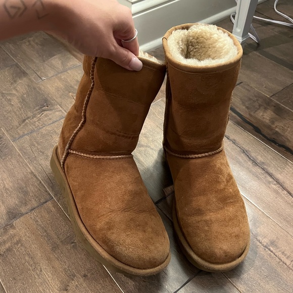 Uggs - Picture 2 of 3